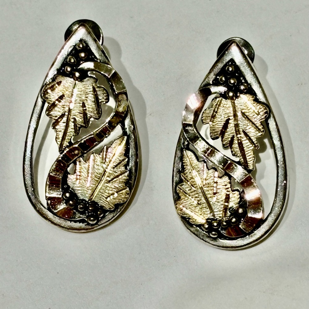 Vintage Elegant Sterling Silver Pear Shape Grape Leaf Vine Earrings